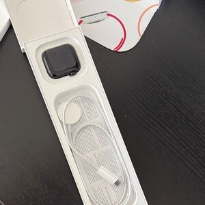 Apple Watch SE 2 gen 40mm in midnight blue